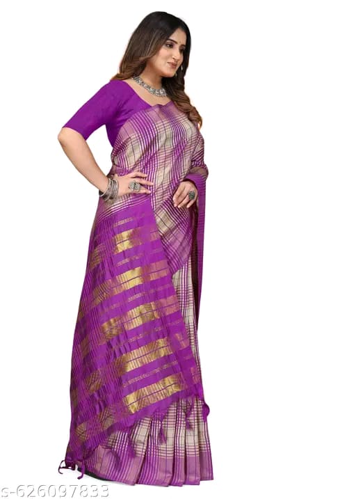 SM Women Cotton Blend Checked Saree with Solid Blouse