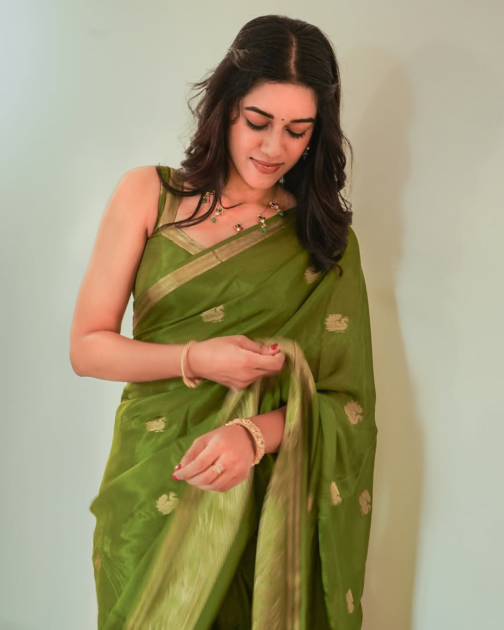 SM Pure Viscose Mysore Silk Crepe Saree with Jacquard Peacock Design