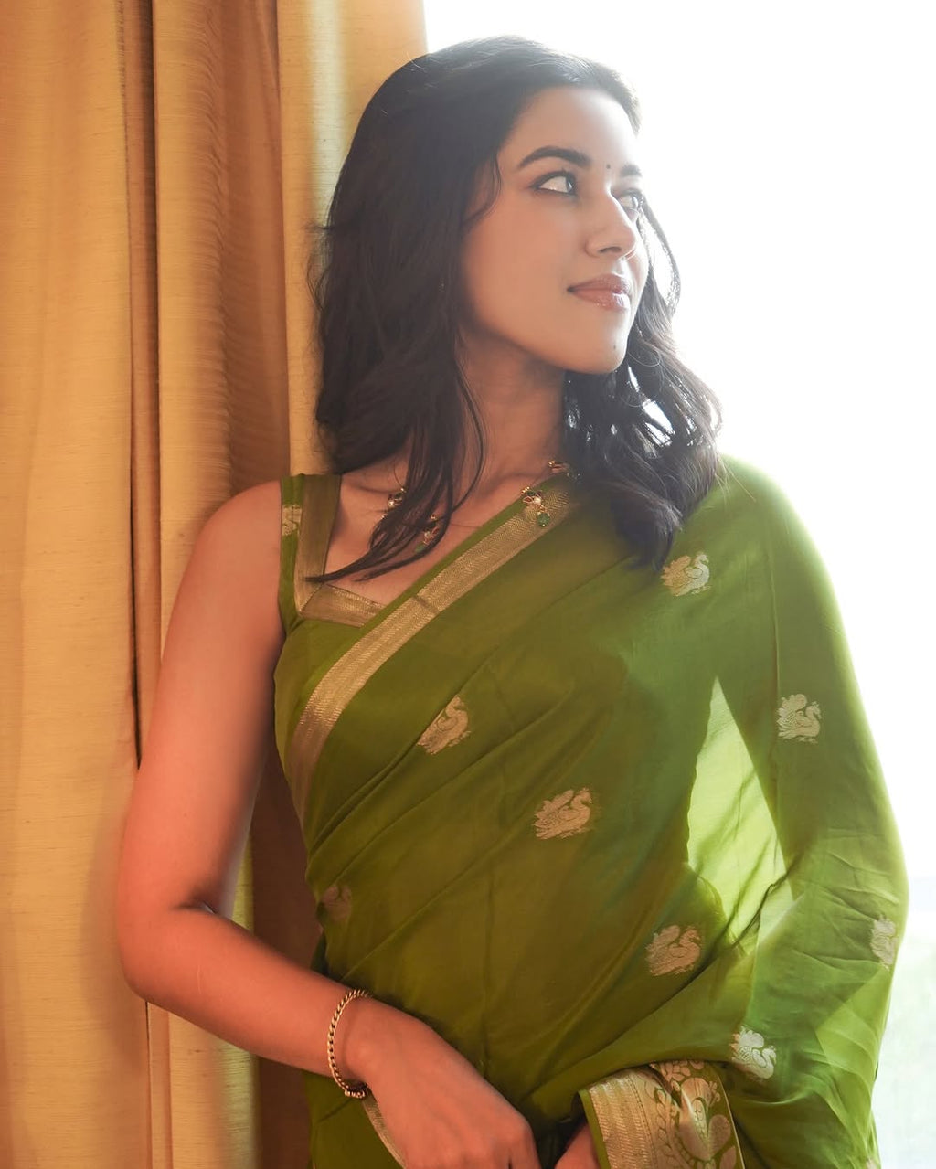 SM Pure Viscose Mysore Silk Crepe Saree with Jacquard Peacock Design