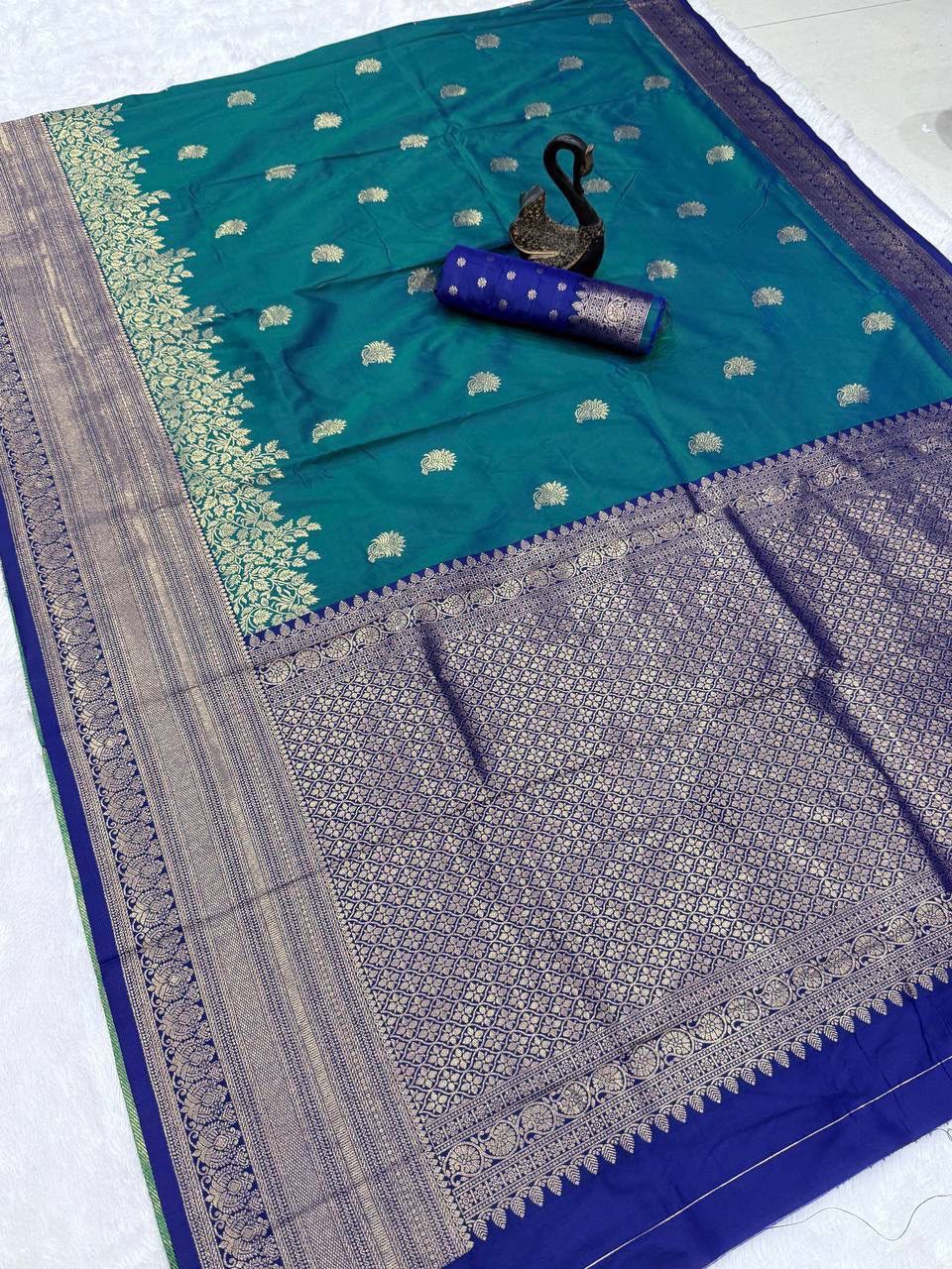 SM Premium Kanjivaram Soft Silk Saree with Copper Zari Jaal Weaving