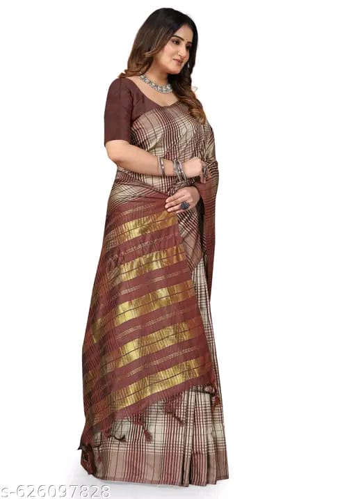 SM Women Cotton Blend Checked Saree with Solid Blouse
