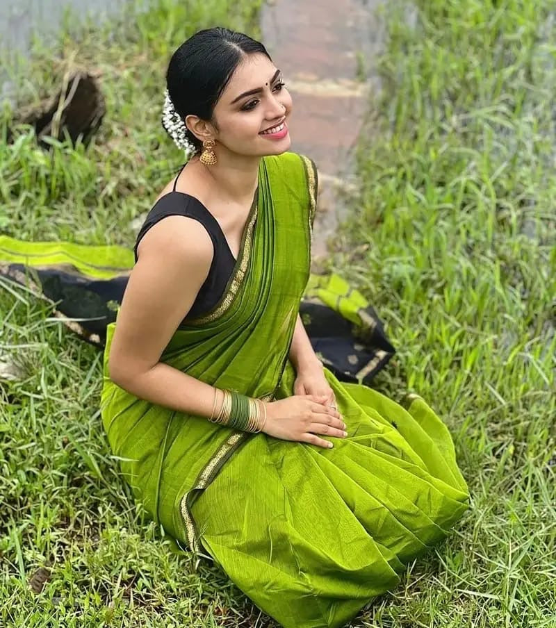 SM Soft Linen Slub Festive Saree with All-Over Jacquard Weaving